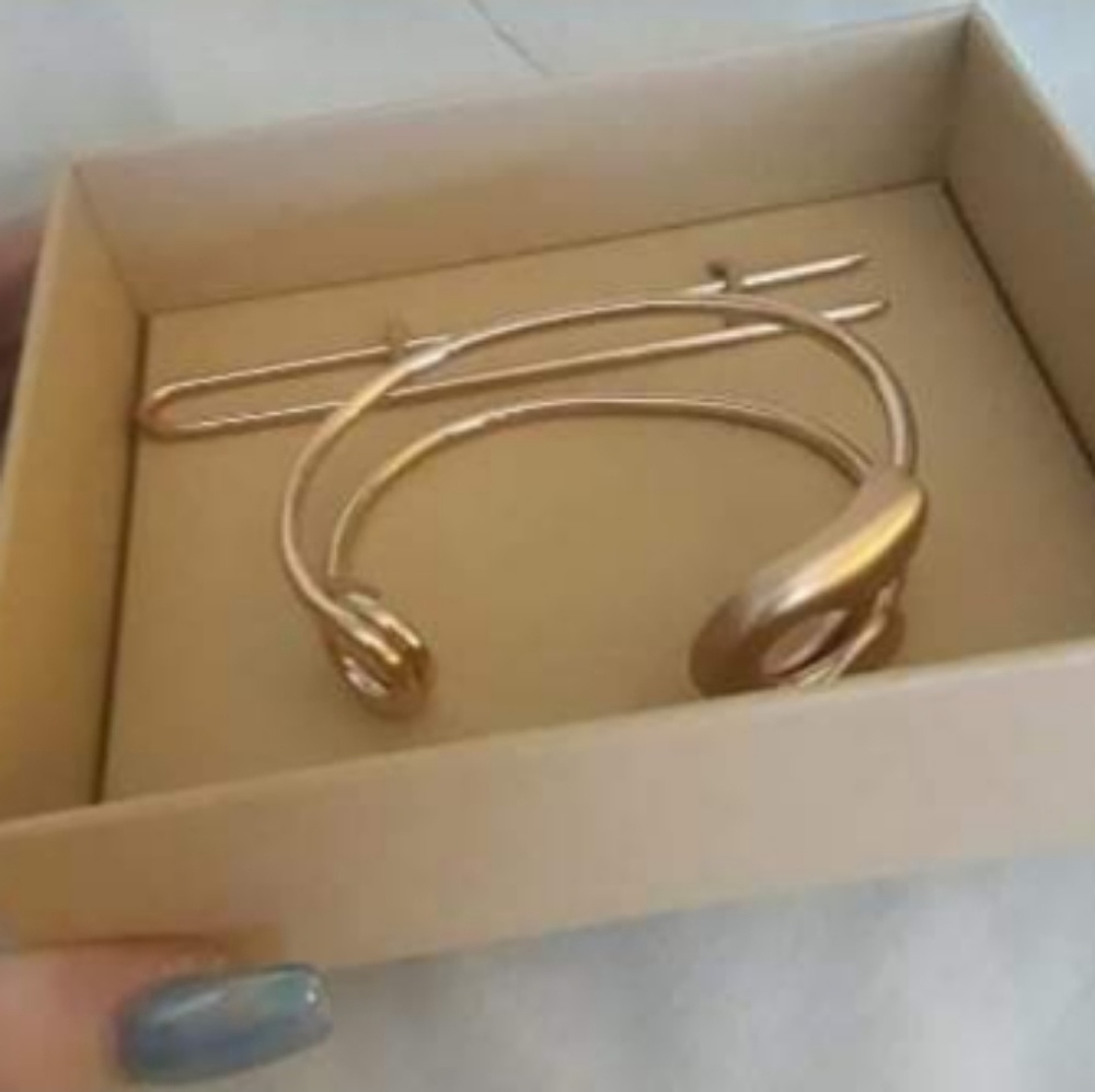 Jen Atkin x Chloe + Isabel Safety Pin Bun Cuff